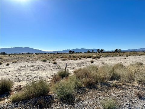 NO HOA FEES! Take a look at this ready to build lot. Excellent location that is walking distance from the local High School! This lot has beautiful views all around, lot is located on a former golf course, that is now closed. There is city water and ...