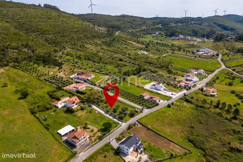 Property ID: ZMPT556439 Land with 1200 m2 located in Reguengo do Fetal, in the Municipality of Batalha. Located in a quiet area and just 10 minutes from the city center of Leiria. Ideal for the construction of villa, with 1 road front, next to recent...