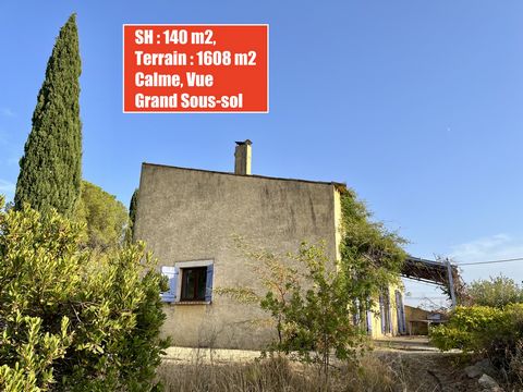 AREA NEAR GIGNAC (34150) - In a residential and very quiet area of a charming village, discover this traditional Villa (1997) with 4 sides, 140 m2 of living space on a plot of 1608 m2. House raised above a large basement of 116 m2, also accessible fr...
