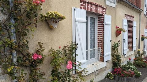 guided tour: Ideal investor or second home! Great opportunity for this village house ideally located a few kilometres from the sea and the power plant of ST Laurent des eaux and 20 minutes from Chambord and Blois. Built on 2 levels, it is composed of...