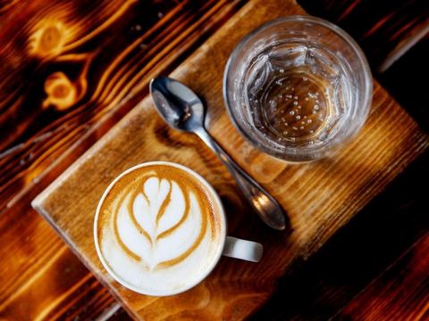 CAFE -- ALPHINGTON -- #4312080 coffee shop * LOCATED IN ALPHINGTON * $14,000 per week, 15-year long-term lease * Lowest weekly rate $545, 60 seats * Comprehensive management, easy to manage * The owner claims a weekly profit of $3,500