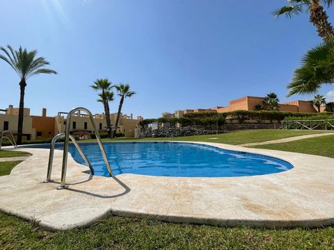 Grupo Corporación Inmobiliaria Vera-Mojácar, Sells this fantastic Duplex in the area of Vera Playa, located in one of the best areas of its coast. It has an excellent location, being in an area with a quiet and pleasant atmosphere. The house is in pe...
