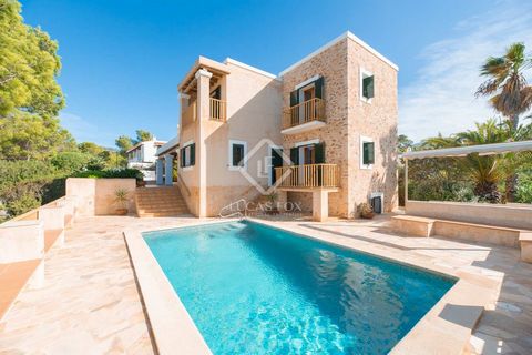 Perched atop a hill just 300 metres from Cala Vadella Beach, this charming colonial-style house boasts unparalleled and stunning views. Enclosed and featuring parking for three cars, it also presents a garden area to the side. A generous porch facing...