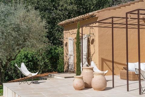 Summary Exceptional Provençal-style house entirely renovated in 2022 by a renowned architect, located in a quiet, totally private area. The house benefits from refined decoration, bright and large volumes ; it is arranged over 3 levels as follows: On...
