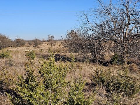 Check out Lot B, a 40 acre home lot near Towanda, KS! This area is highly sought after for its ease of access to highway 254 and its proximity to both El Dorado and Wichita, KS. Live in the county with only a short drive on the highway to all the urb...
