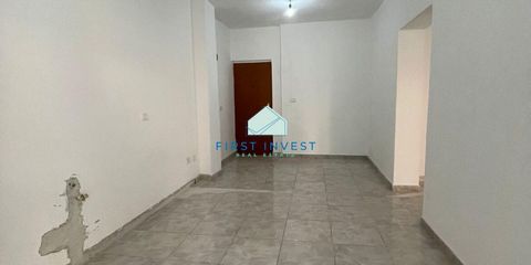 Apartment 3 1 for sale on December 21 near the construction engineer. It is located in the existing building with silicate bricks. On the fourth floor in a five story building. With South East West orientation. The apartment is organized in a large c...
