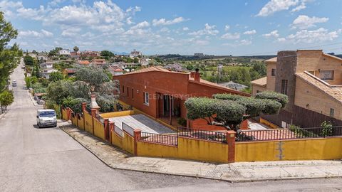Great Opportunity for Sale in Piera! Location: Urbanization Can Bou, Piera Features: Breathtaking views: Enjoy unequalled views of Montserrat. Bedrooms: 3 spacious bedrooms. Bathrooms: 2 complete bathrooms. Terrace: Exit from the dining room and kitc...