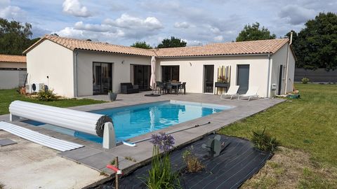 BESSINES - MAISON D'HABITATION RÉCENTE (permis de construire2019) de PLAIN PIED comprenant : entrée avec rangement, cuisine aménagée équipée ouverte sur séjour avec accès direct à la terrasse donnant sur la piscine, salon avec accès direct aux deux t...