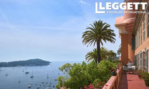 A30498JTO06 - Villefranche sur Mer - Beautiful and atypical 4-room apartment in a historic property overlooking the Bay and the old town of Villefranche, with landscaped gardens. The apartment includes an entrance hall, a living-dining room, an indep...