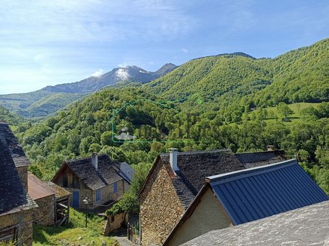 L'agence des 3 pics vous propose en exclusivité cette maison de village d'environ 45m2, 2 chambres, une petite terrasse et 186m2 de parcelles non attenantes. Quelques travaux de rénovation sont à prévoir mais l'assainissement collectif est conforme. ...