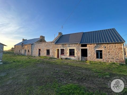 ARMOR CONSEIL IMMOBILIER: Jennifer COLIN offers you this farmhouse to be completely renovated located in a quiet area in the countryside of PLENEE-JUGON. Located 15 minutes from Lamballe, shops, schools and the train station. The house is independent...