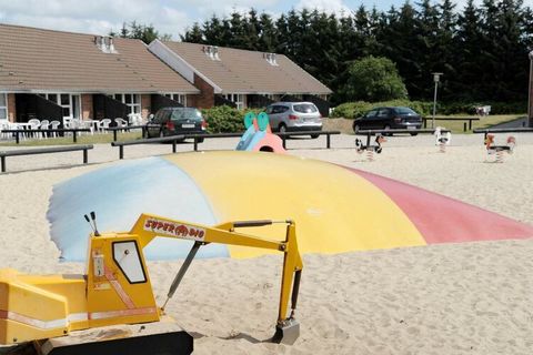 Dieses Haus gehört zum Ho Feriencenter, das umgeben von Meer - mit der Ho Bucht im Osten, der Esperance Bucht im Süden und der Nordsee im Westen - liegt. Der herrlich breite Nordseestrand ist nur ein paar km entfernt. Mögen Sie auch Badespaß im warme...