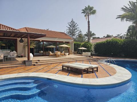 Luxury Villa in Maspalomas Golf Course We present this exceptional independent villa located in one of the most exclusive areas in the south of Gran Canaria, in the prestigious Maspalomas Golf Course. This property offers a distinguished and luxuriou...