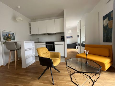 Attraktives Top-Qualitäts 1,5 Zimmer Appartement mit 44 m² Wohnfläche im 4. OG einer gepflegten Wohnanlage am Riedberg. Die hochwertige komplett ausgestattete helle Wohnung wurde 2018 gebaut und hat einen großen Balkon in Süd-West Richtung. Die Immob...