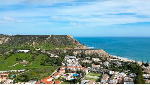 Deal Homes presents, House of typical Portuguese construction, T2 + 2, located in the center of Praia da Luz, 5 minutes walk from the wonderful beach that this Algarve village offers you. House composed of two floors, and on the 1st floor we find: - ...