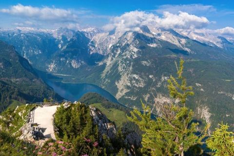 Lussuoso e spazioso loft per vacanze su due piani con soleggiata terrazza sul tetto, a 5 minuti a piedi dal centro di Berchtesgaden!