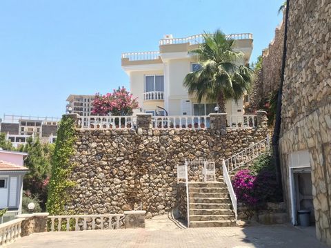 3+1 Sea-View Villa in Alanya, Kargıcak This villa is located in a complex, with a developed infrastructure.  Villa Outdoor Features: Large Garden surrounding the villa on three sides Private swimming pool Private covered parking for one vehicle Compl...