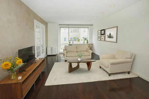 Located in the heart of the upper East Side, this beautiful 2-bedroom 2- bathroom apartment has south facing views of the city, is quiet, and is flooded with natural sunlight. Approximately 1,250 square feet, this lovely apartment boasts an expansive...