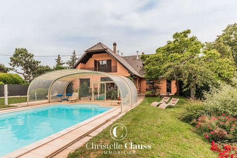 Your agency Christelle Clauss Thann exclusively offers you this Villa on the heights of Steinbach. The 308m2 villa has 11 rooms including 4 bedrooms and 3 bathrooms on 2 levels. Outside, an exceptional environment on 25 ares, covered and heated swimm...