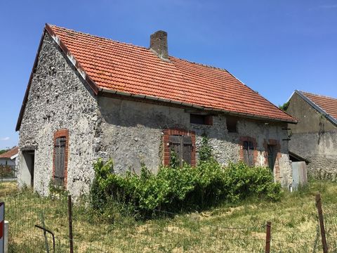 Te renoveren landhuis bestaande uit toegang tot woonkamer, keuken, slaapkamer, een vrije kamer met toegang tot de zolder die kan worden verbouwd, land omsloten door gaas, allemaal op een perceel van ongeveer 422 m2. Diensten: water- en elektriciteits...