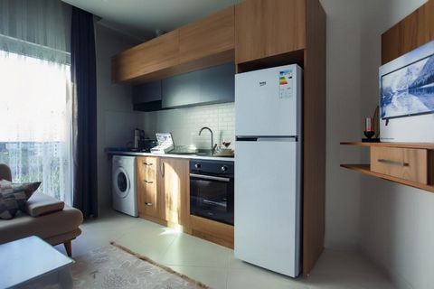 Apartamenty 1+1 Mahmutlar Na sprzedaż mieszkanie o układzie 1+1, o powierzchni 60 m2 w okazyjnej cenie. Mieszkanie znajduje się w nowym domu wybudowanym w 2020 roku w odległości 500 metrów od morza. Mieszkanie znajduje się na 3 piętrze czteropiętrowe...