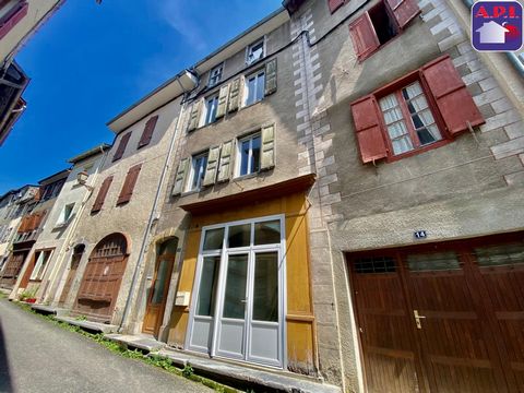 INVESTMENT In the center of Castillon en Couserans, building on 4 levels comprising 3 apartments and a commercial space. Ideally located, close to shops, in a dynamic city. Perfect for investors. Fees charged to the seller. AGENCE PYRENEES IMMOBILIER...