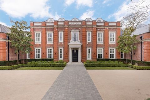 Een spectaculair huis van prachtige proporties op een perceel van 1,5 hectare in het hart van het prestigieuze Crown Estate. Queen Anne House is een tijdloze klassieker met moderne upgrades en state-of-the-art functies en een luxueus interieur van Wo...