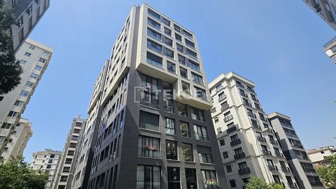 Appartement Duplex Avec Grande Terrasse Dans un Quartier Décent à Kadıköy Istanbul L'appartement spacieux est situé dans un immeuble à Kadıköy, l'une des régions fréquemment visitées par les touristes locaux et étrangers tout au long de l'année, du c...