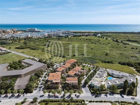 Nouvel appartement 5 pièces, avec 192 m² de surface brute privative, piscine privée, terrasse et parking, à Nobilus, le nouveau condominium privé à Vilamoura, en Algarve. Ce condominium privé, où durabilité et design se rejoignent, a été développé av...