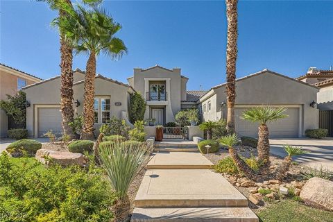 Step into the dramatic vaulted ceilings w/rotunda entryway & wall spaces designed for your pieces of art. As you enter the living room views of the mountains & golf course greet you along w/the wet bar. A wonderful circle room perfect for breakfast? ...