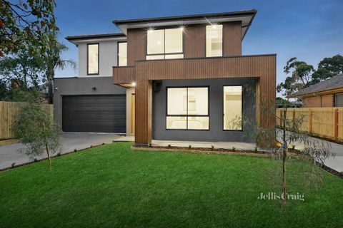 A masterclass in luxury, this brand new, architect designed residence sets an elite benchmark for sophisticated, low-maintenance living. Flawlessly executed from start to finish, the sun-drenched interior provides a seamless, free-flowing layout enha...