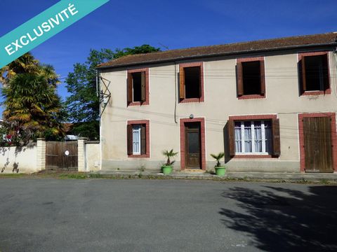 Située à Castelnau-Rivière-Basse (65700), cette maison offre un cadre de vie authentique au cœur d'un village paisible des Hautes-Pyrénées. Apprécié pour son charme pittoresque et sa tranquillité, le quartier propose une atmosphère conviviale et prof...