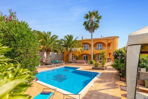 Introducing a magnificent six bedroom villa for sale in the charming town of Torre, Algarve. Nestled in the countryside, this impressive property offers a tranquil retreat while being conveniently located just 3 to 4 minutes away from the Armação de ...