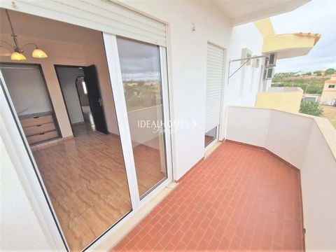 2-bedroom apartment located 700m from Praia dos Olhos de Água, with beautiful views and located in a residential building, with the possibility of access to the swimming pool, garden, and tennis court. It is located on a third floor with no elevator ...