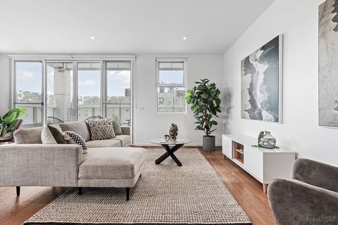 Expressions of Interest Closing Tuesday 8th October at 5:00pm (Unless Sold Prior) Delivering the perfect union of designer style and sun-kissed spaces in a top-of-the-town location above Balwyn Village, this penthouse apartment epitomises modern fami...