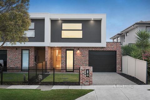 Custom designed to maximise space, this near new three bedroom plus study two bathroom town residence creates a lifestyle of low maintenance panache. Impressive with its reclaimed Northcote bricks and boxed projection first floor façade, Black Butt h...