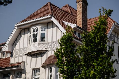 Gemütliche Wohnung direkt am Meer mit frontalem Meerblick. Geräumiges Wohnzimmer mit Ess- und Sitzecke. Balkon auf dem Deich. Halboffene, gut ausgestattete Küche. Hinteres Schlafzimmer mit 4 Schlafplätzen. Badezimmer und separates WC. 1. V mit Aufzug...