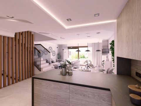 Таунхаус, Istán, Costa del Sol. 3 Спальные комнаты, 2 Ванные комнаты, Площадь 193 m², Терраса 110 m². Расположение : Рядом с гольф-полем, Рядом с морем, Рядом с городом, Урбанизация. ОРИЕНТАЦИЯ : Юг, Юго-запад. Состояние : Отличное, Новое строительст...