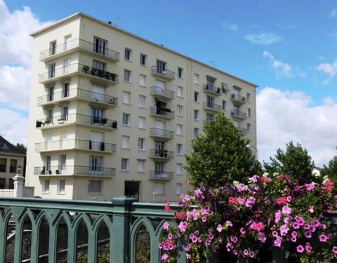 Hyper centre de Montargis dans une résidence recherchée de standing avec ascenseur .Venez découvrir ce bel appartement avec vue imprenable sur la ville. Celui-ci est composé d'une entrée, un salon/séjour lumineux de 34 m² avec parquet massif et balco...