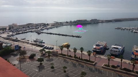 CASAS PARA VIVIR LAS VOUS PROPOSE UNE MAISON ENTRE LE PORT ET LA PLAGE DE LEVANTE AVEC DES VUES LATÉRALES, ASCENSEUR ET À DEUX PAS DU CHÂTEAU, DES ESPACES VERTS, DU PORT, DU CENTRE DE SANTÉ, DES PHARMACIES, DES RESTAURANTS, DES ZONES DE LOISIRS, DES ...