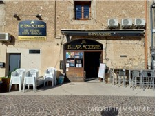 A vendre : Restaurant-Bar à Sauvian, aux portes de Béziers Emplacement idéal : 10 min de la plage, au cœur d’un village dynamique et touristique ! Les Temps Modernes : Un lieu incontournable pour ses soirées à thème (karaoké, concours de chant…) et t...