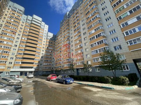 Арт. 103919493 Предлагается к продаже 2-х комнатная квартира 52,1 кв.м. В квартире свободная планировка. Просторный зал совмещён с кухней и с отдельной спальной комнатой. Две лоджии. Санузел раздельный. Дом находится в районе с развитой инфраструктур...