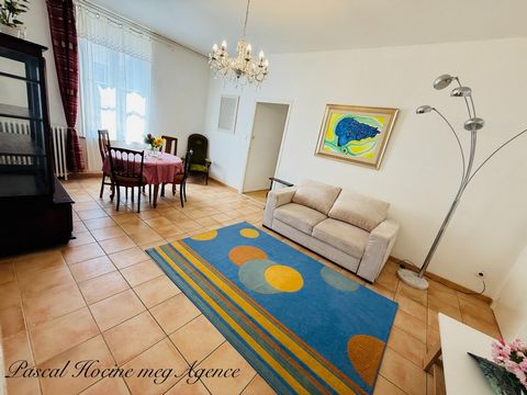 Located in the charming town of Narbonne (11100), this 88 m² apartment offers a sought-after living environment thanks to its many attractions. Benefiting from convenient proximity to public transportation and schools, it is ideally located in the he...