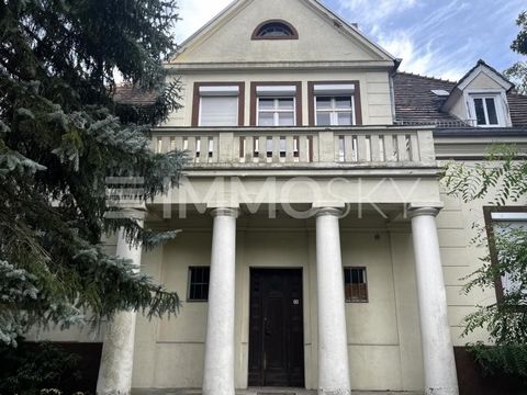 Suchen Sie nach einem neuen Projekt? Historische Fabrikantenvilla zum Sanieren! Diese beeindruckende Fabrikanten-Villa, erbaut im Jahr 1924 von Richard Kyburg, liegt im historischen Industriegebiet von Luckenwalde. Das Anwesen beeindruckt durch seine...
