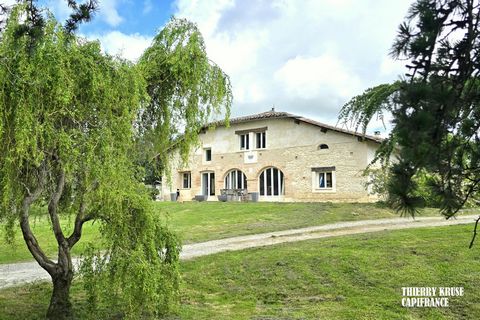 Maison de caractère de 330 m², six chambres, ateliers, garages, piscine, sur une parcelle arborée de 5200 m² avec vue sur les Pyrénées, dans un véritable havre de paix