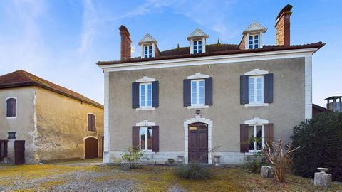 Grande maison de village pleine de charme et de potentiel