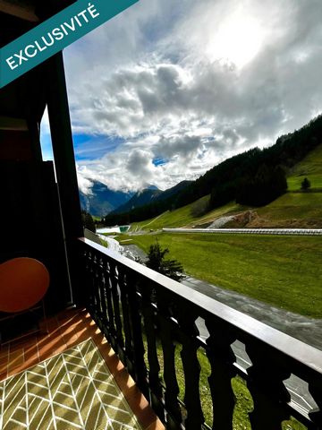 Au dernière étage d’une résidence, Duplex 2 pieces d’environ 36m2 avec cheminée offrant une vue magnifique sur les montagnes.