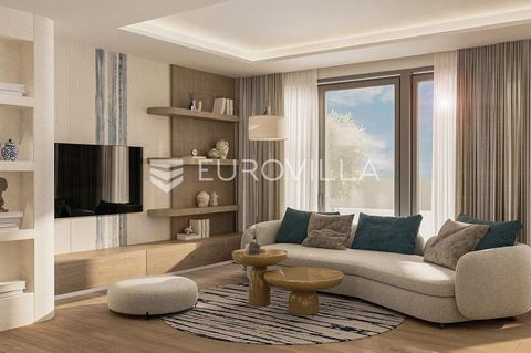 Third floor, four-bedroom apartment with a total area of 101 m2. It consists of an entrance hall (10.13 m2), an open-concept kitchen, dining room and living room (28.80 m2) with access to an 11.80 m2 balcony with a beautiful sea view, three bedrooms,...