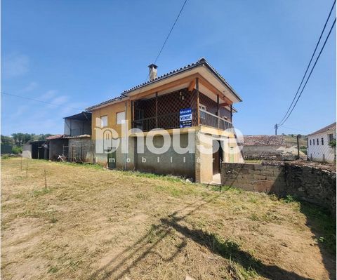 Moradia V3 com terreno cultivável Entre as cidades de Valpaços e Mirandela e na bela aldeia de Rio Torto, encontra-se esta excelente moradia, perfeita para quem procura tranquilidade, contacto com a natureza ou até um projeto de turismo rural. A prop...