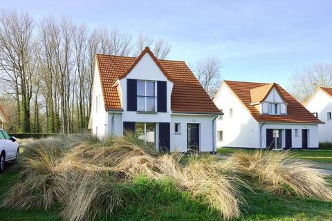 Dit huis is een vrijstaande 4-kamerwoning en geschikt voor maximaal 6 personen. Het huis is voorzien van een ruime woonkamer met zithoek, eetgedeelte en openslaande tuindeuren naar het terras en de tuin met buitenmeubilair. Hiernaast bevindt zich in ...